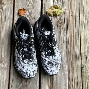 New! Brooks Monochrome - Athletic Shoes